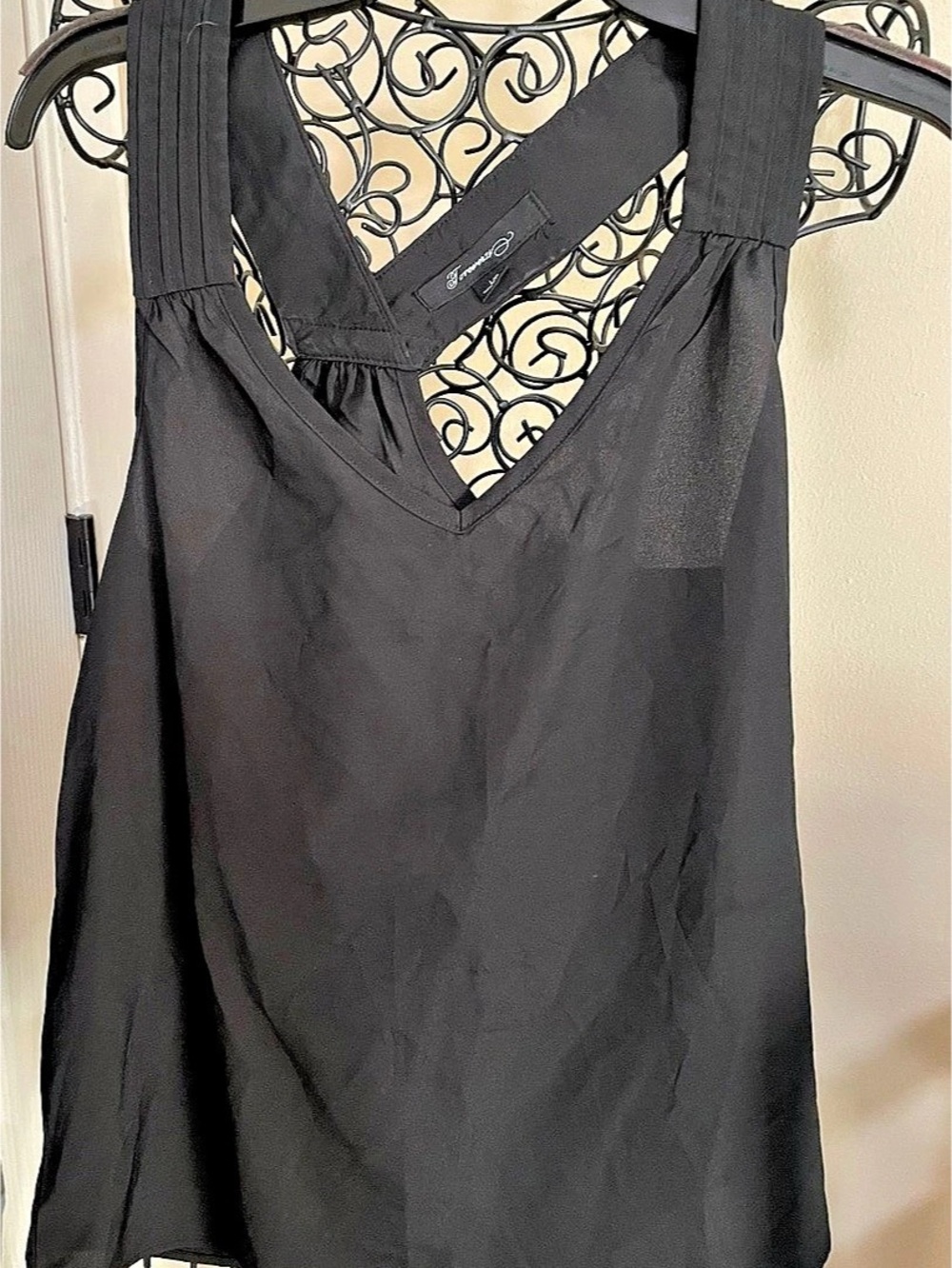 Forever 21 Black V-Neck Tank Top Size Medium Like New